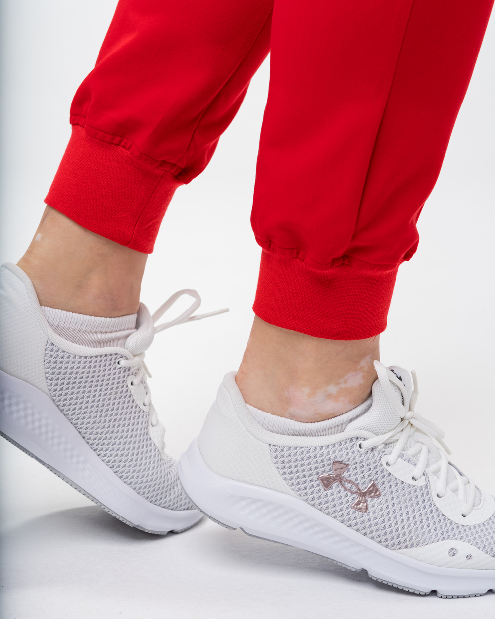 6. Vivienne Pantalon halat medical Jogger cu 5 buzunare rosu Pantaloni Medicali Femei Roșii - Vivienne - imagine 6